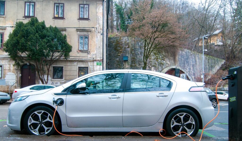 Electric car battery charging 